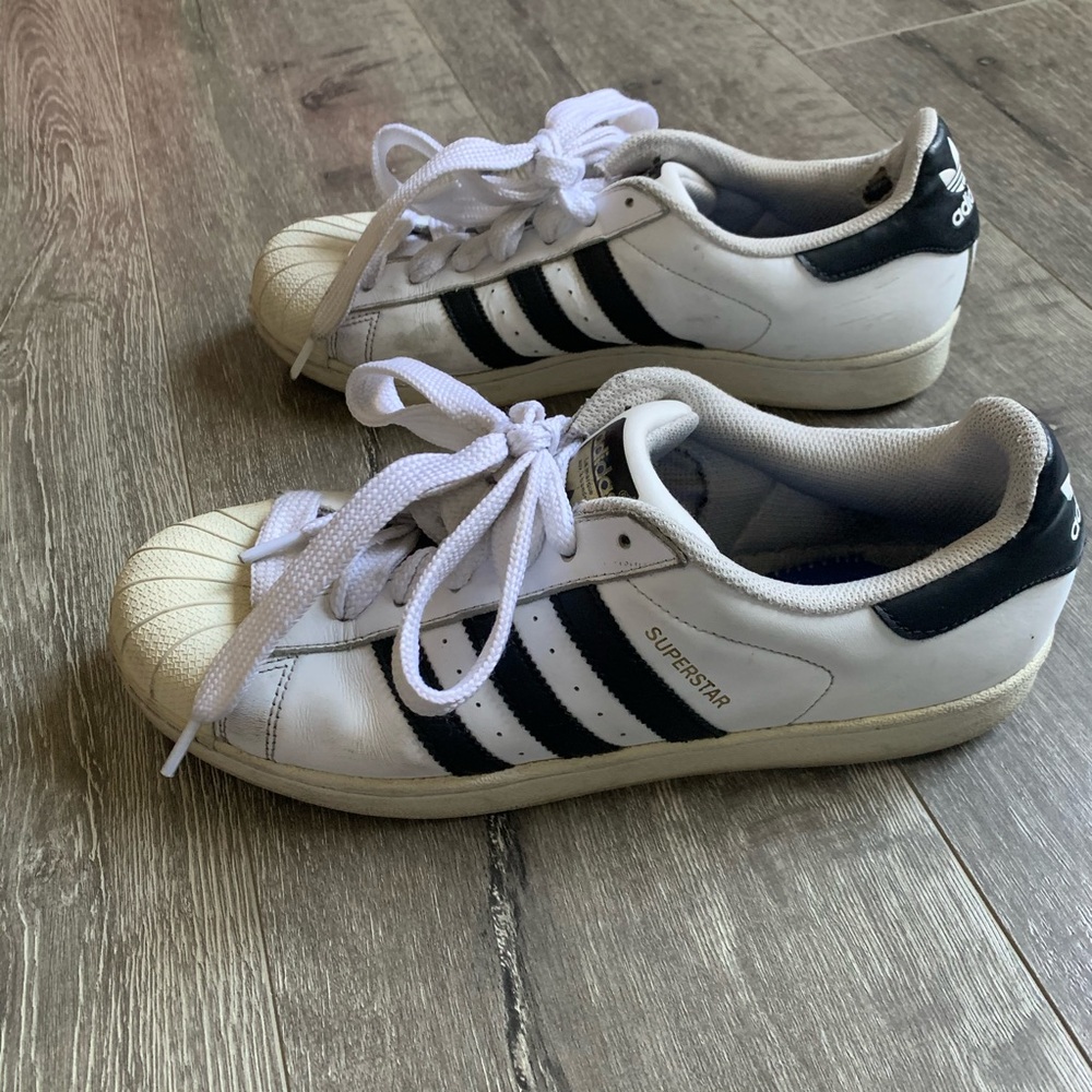 Adidas superstars